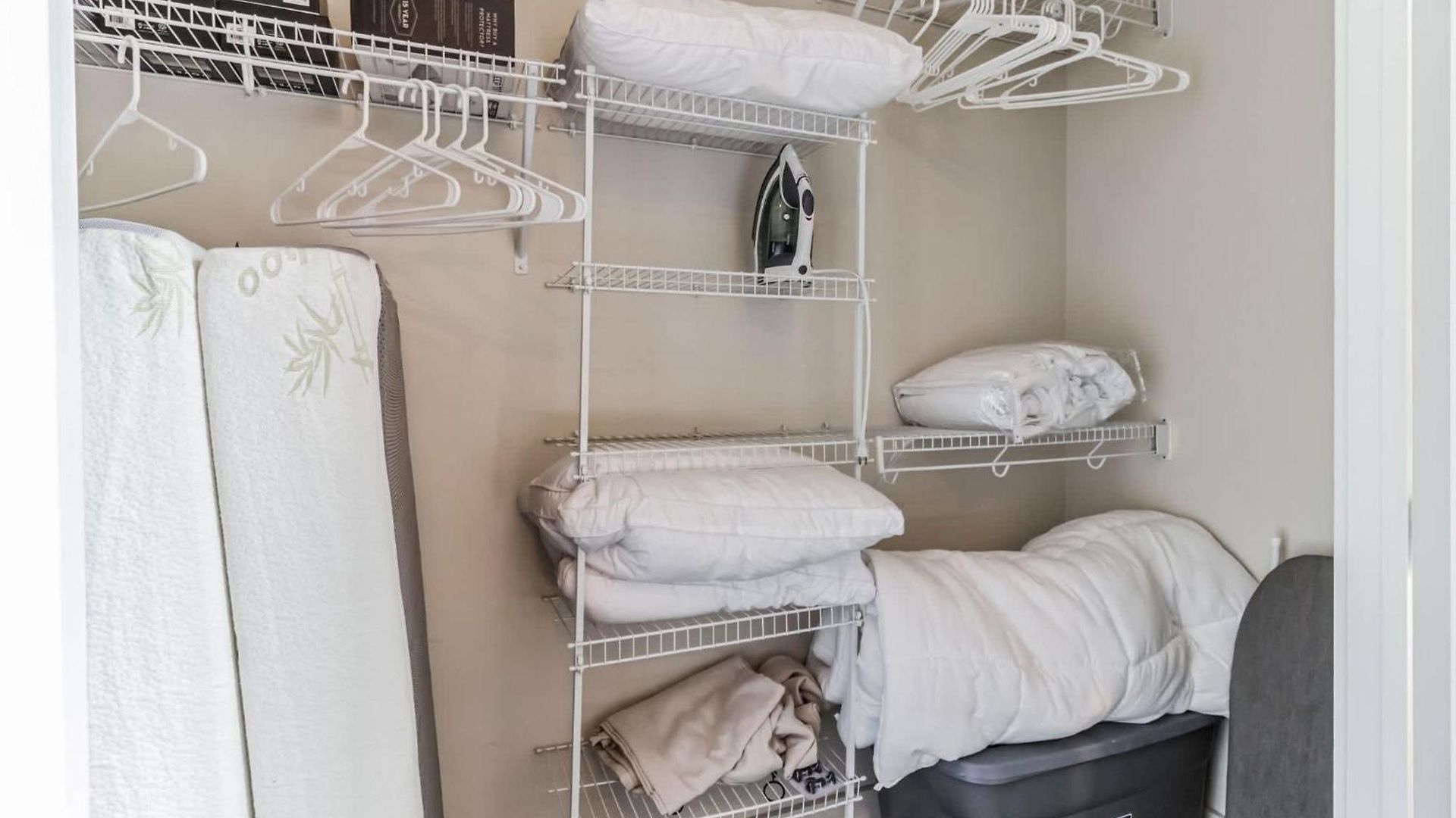 Centennial Park Near Broadway Sleeps 4