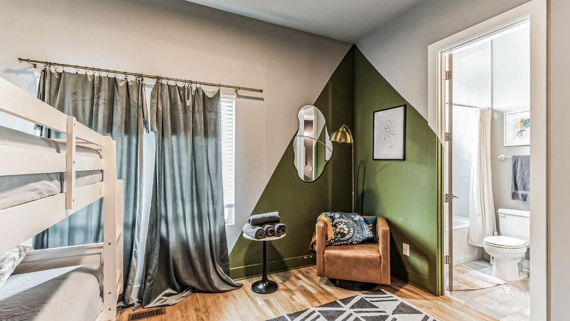Holiday home Boho Townhome For 12 Close To Dt