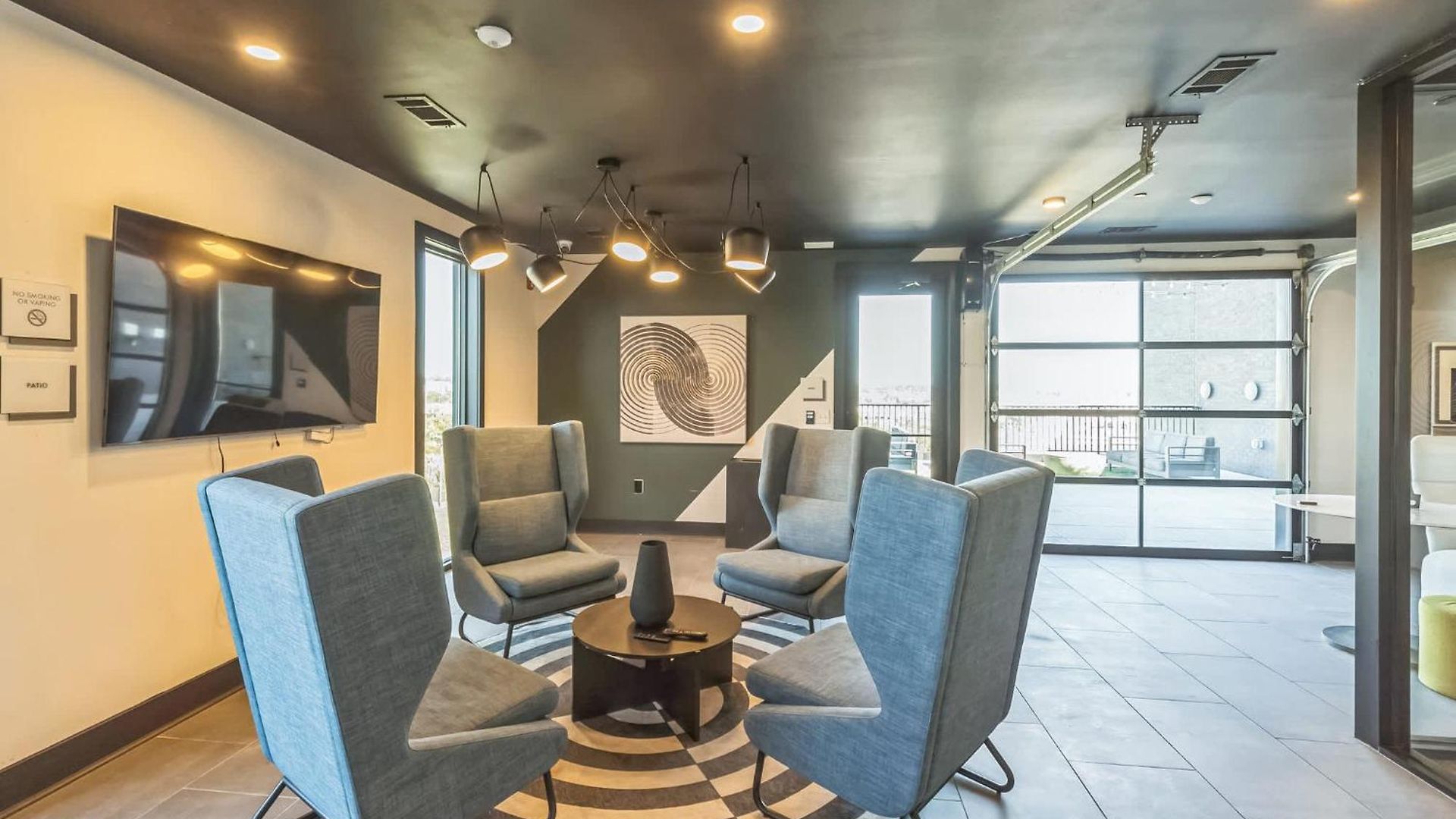 Gorgeous For 8 With Rooftop & Gym Near Dt Apartment