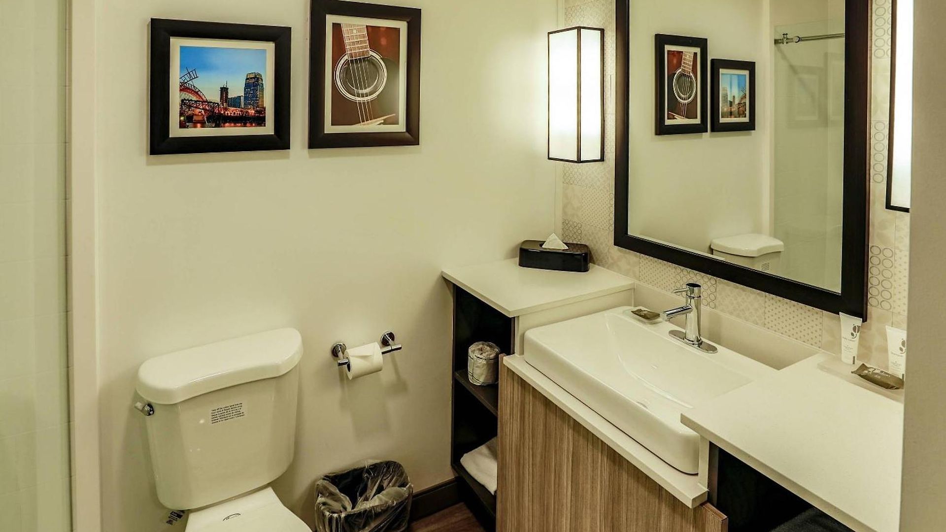 Hotel Country & By Radisson Airport Tn Nashville