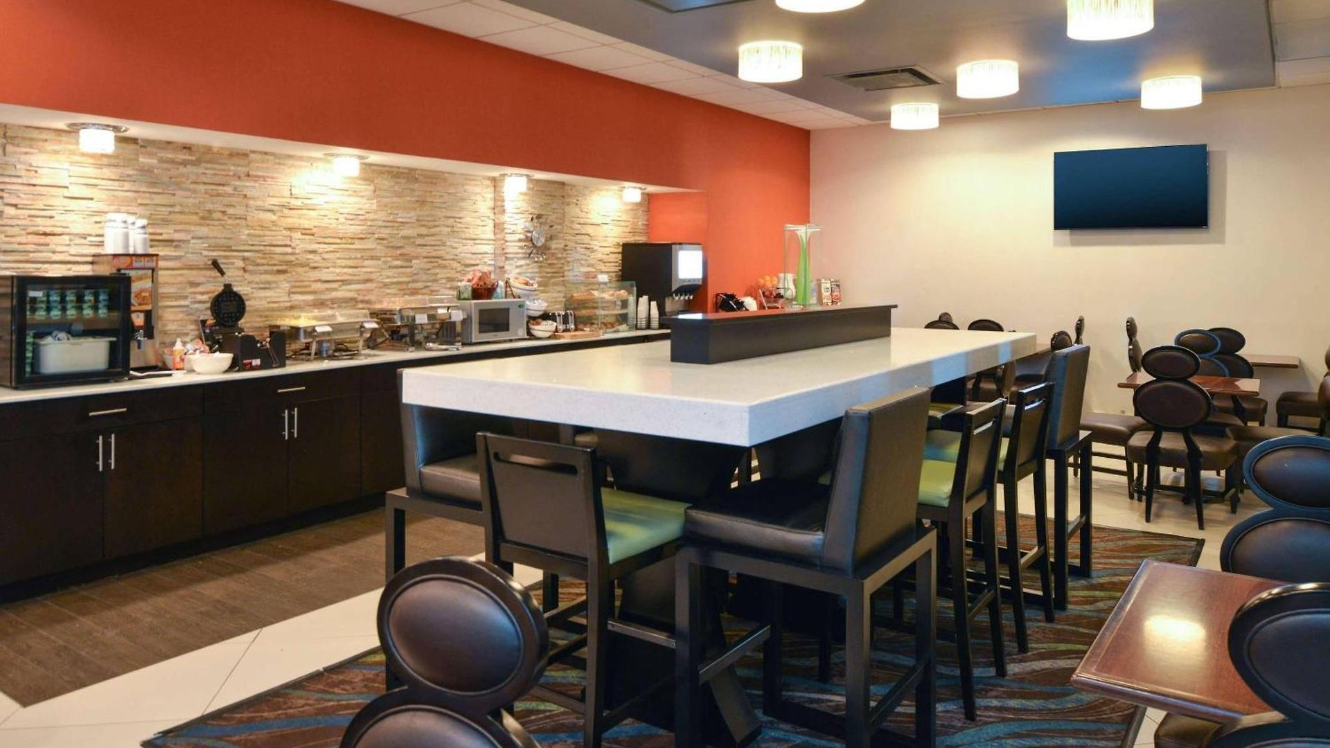 Country & By Radisson Airport Tn 4*