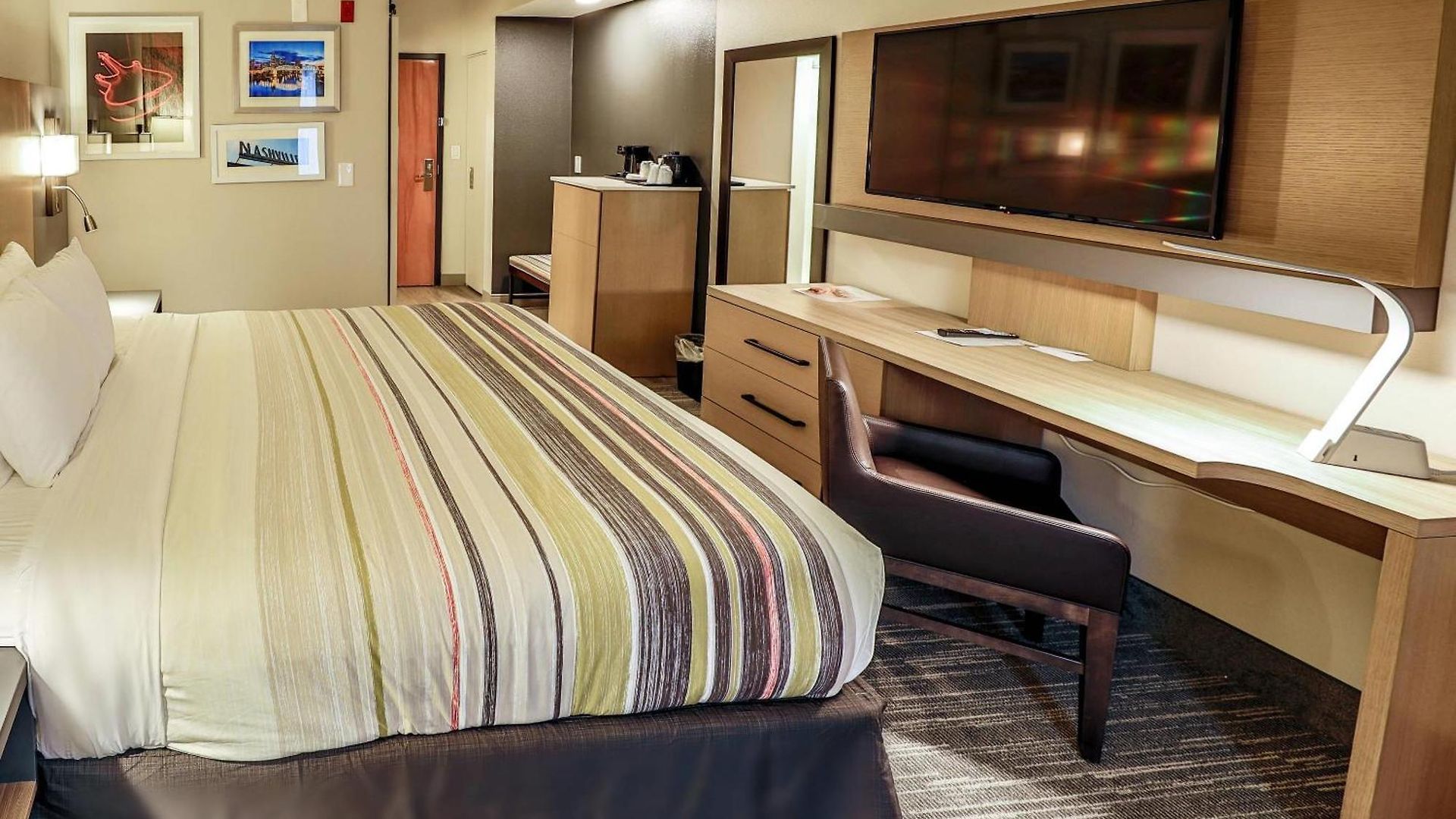 Country & By Radisson Airport Tn Hotel Nashville