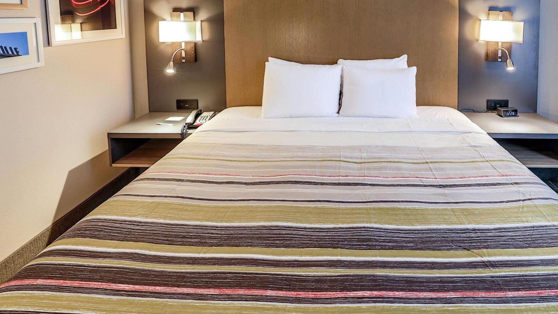 Country & By Radisson Airport Tn