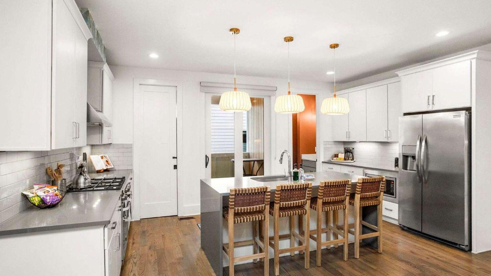Charm Near Broadway In Walkable 8th Ave S Holiday home *
