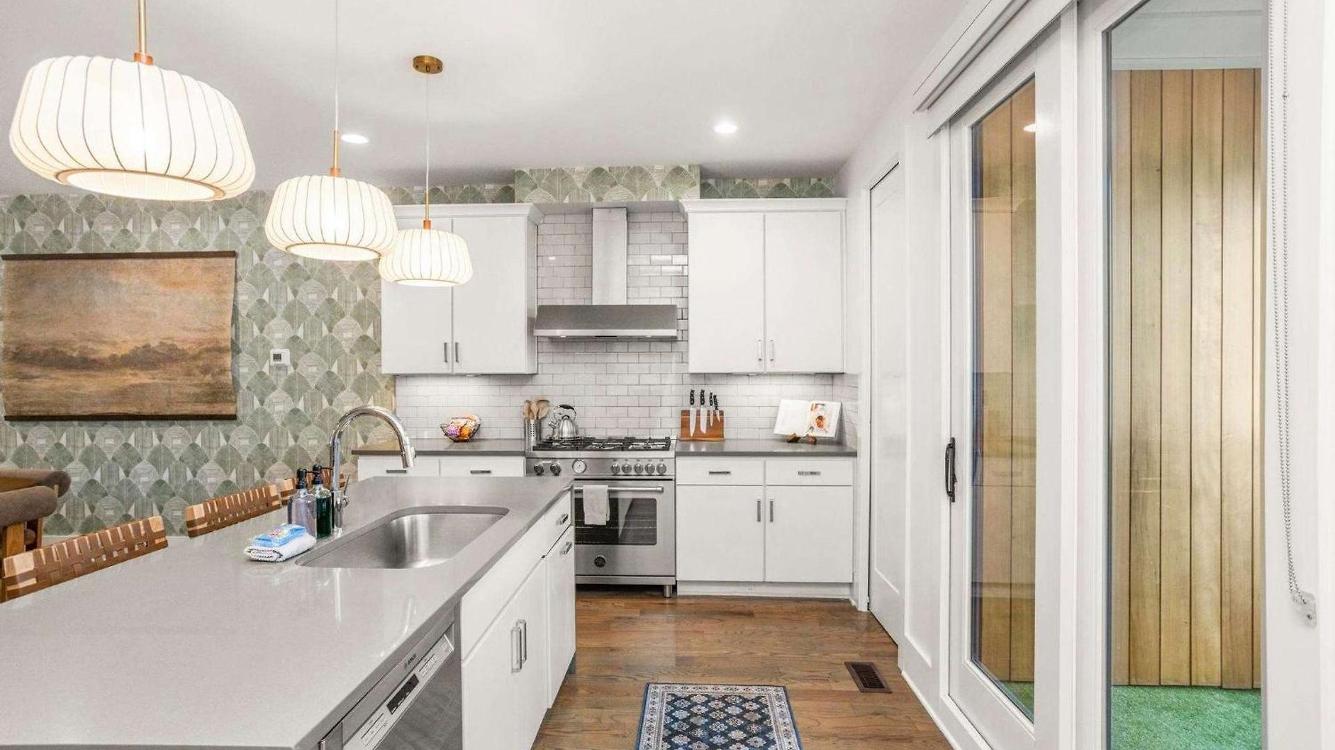 Charm Near Broadway In Walkable 8th Ave S Holiday home *