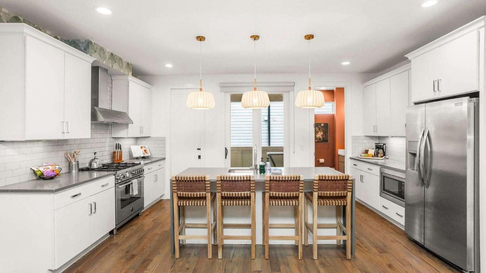 Charm Near Broadway In Walkable 8th Ave S Holiday home