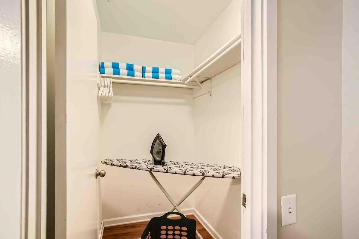 Winedown In Music Free Park Pool View Apartment