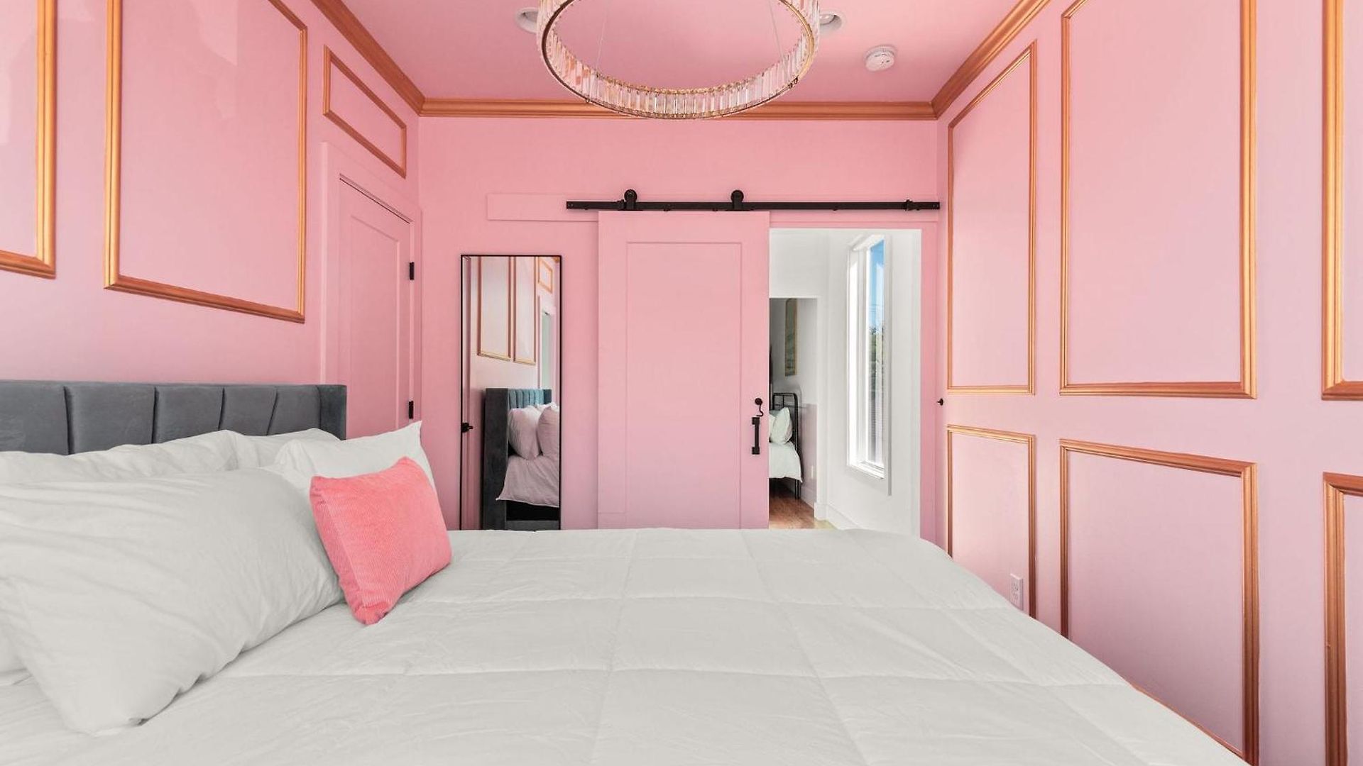 The Dolly House 8br Sleeps 24 5min To Dt