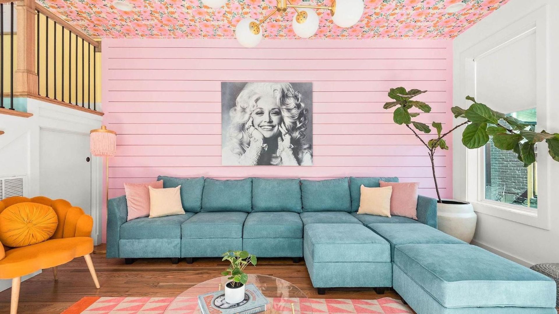 The Jolene Bubbly Bar With Views 5min To Dt Holiday home Nashville