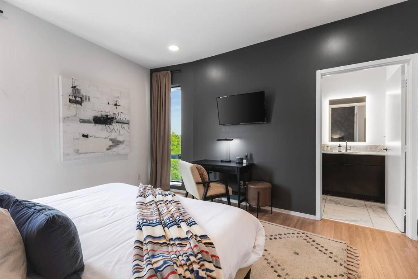 Riverview With Garage And Balcony And Walk Downtown Holiday home