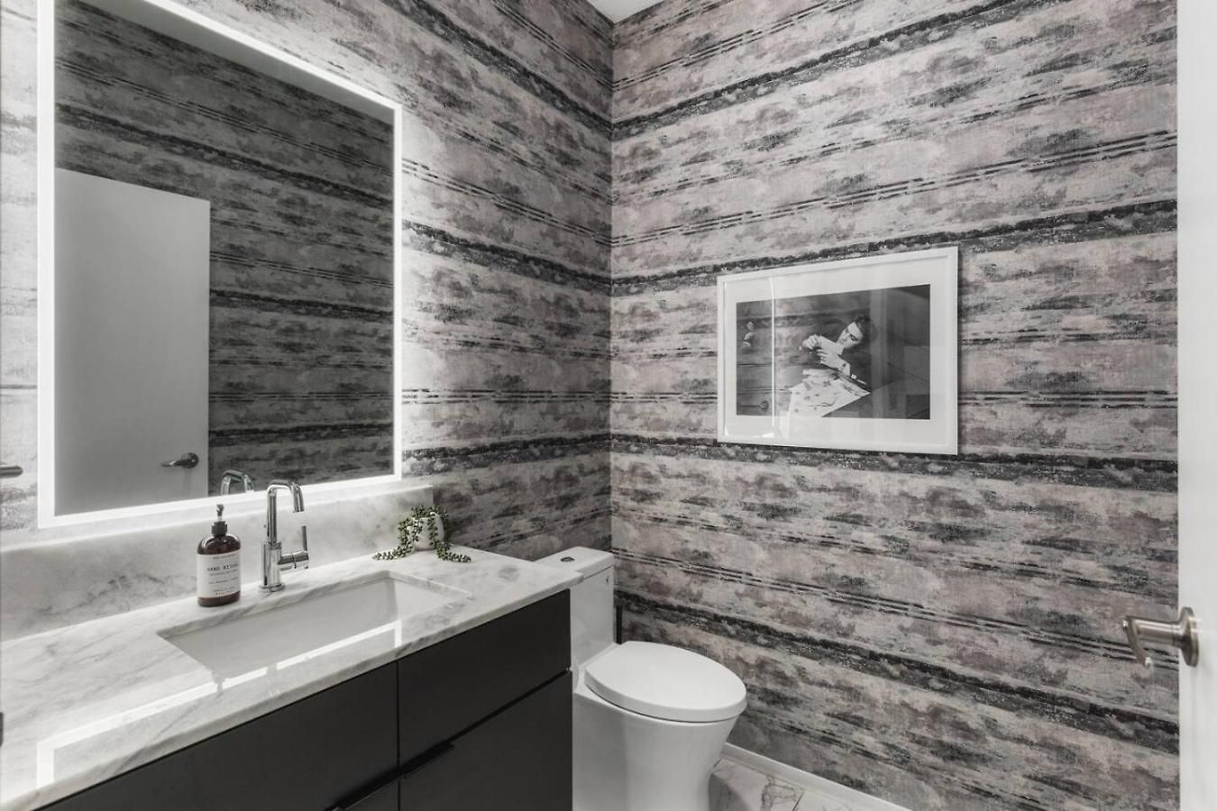 Riverview With Garage And Balcony And Walk Downtown Holiday home *