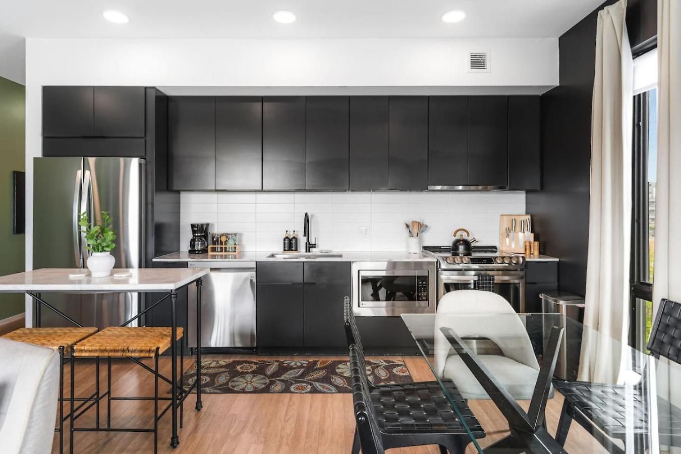 Riverview With Garage And Balcony And Walk Downtown Holiday home