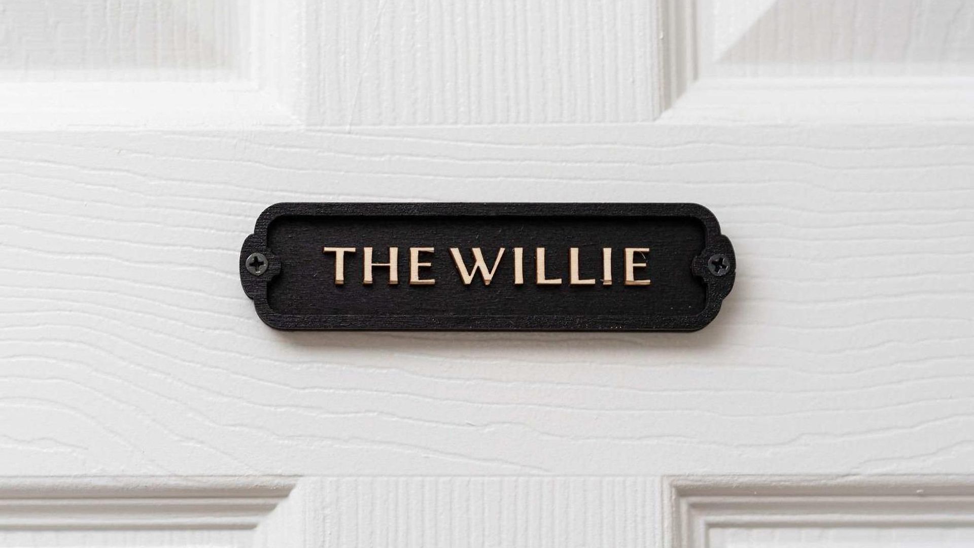 Dolly Johnny Willie Inspired 5 Min From *