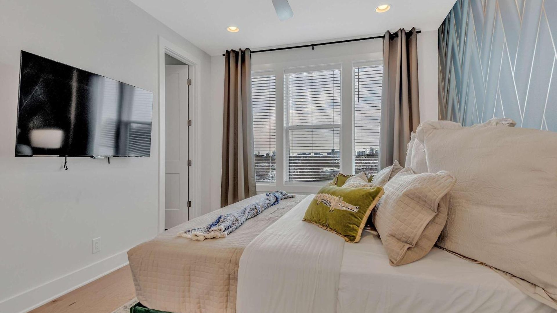 Music Mansion 2 Miles To Broadway - 13 Beds