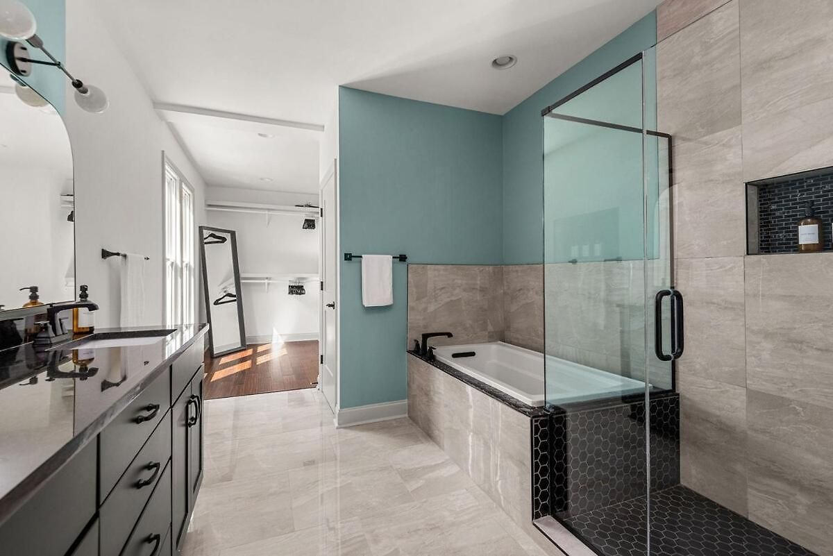 4 Bedroom House With Hot Tub And Backyard Close To Downtown Holiday home