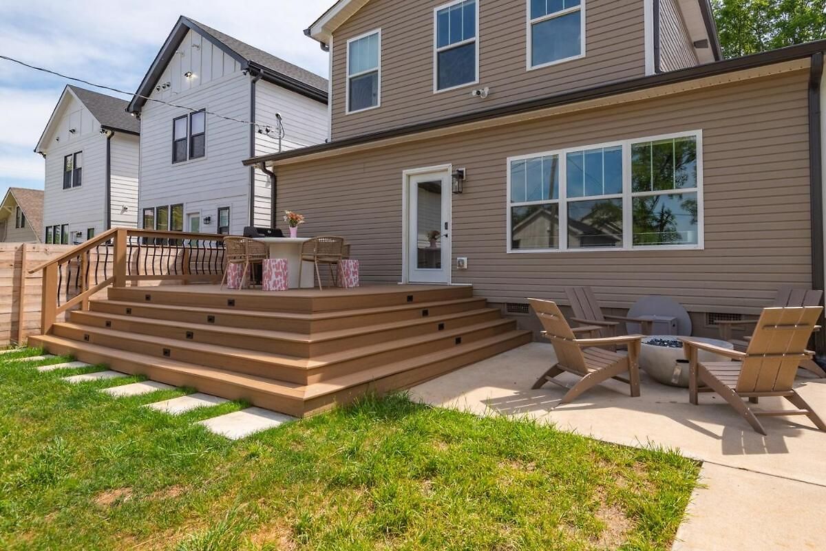 4 Bedroom House With Hot Tub And Backyard Close To Downtown Holiday home