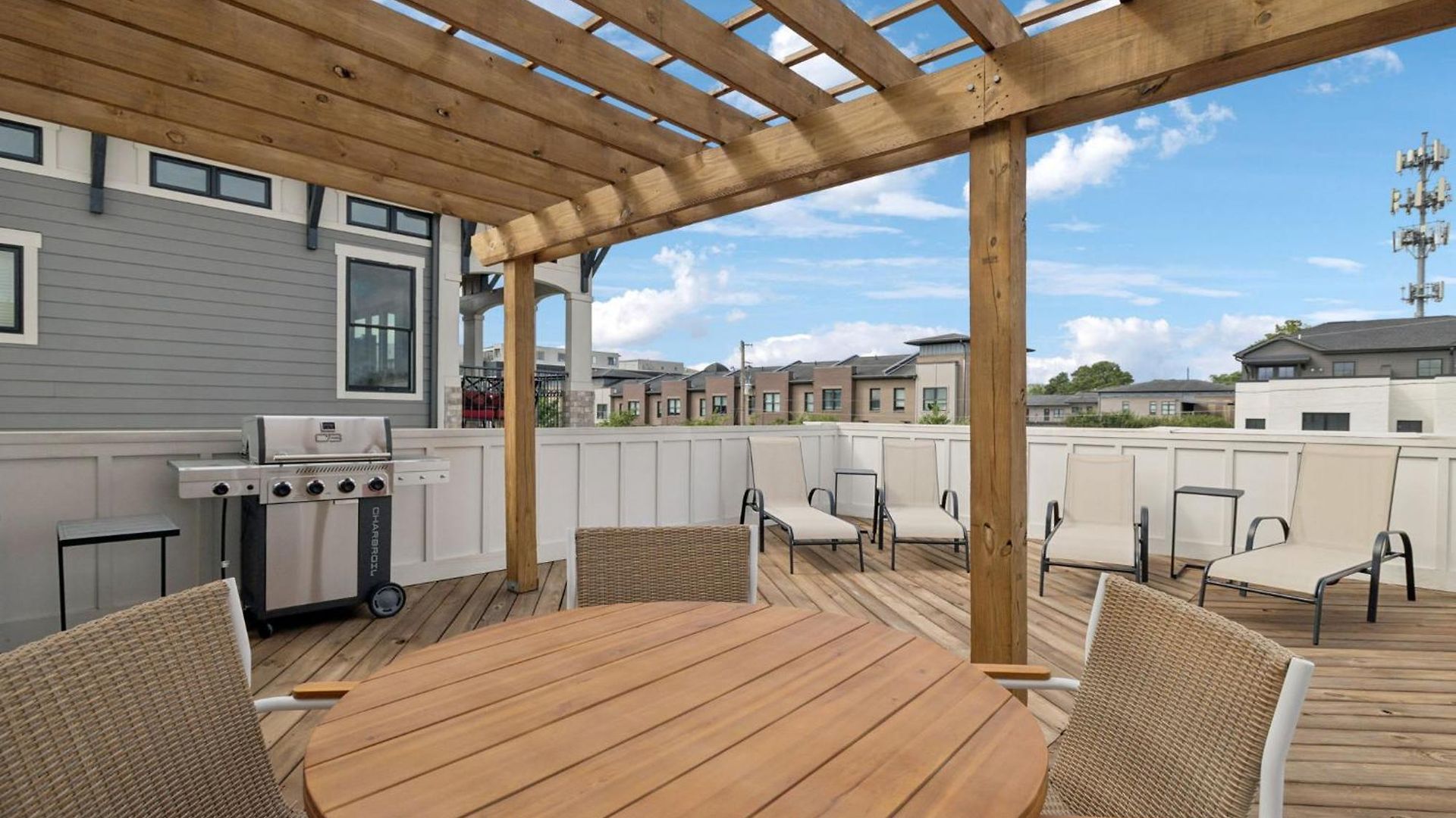 Nash Urban Oasis With Rooftop And Modern Amenities