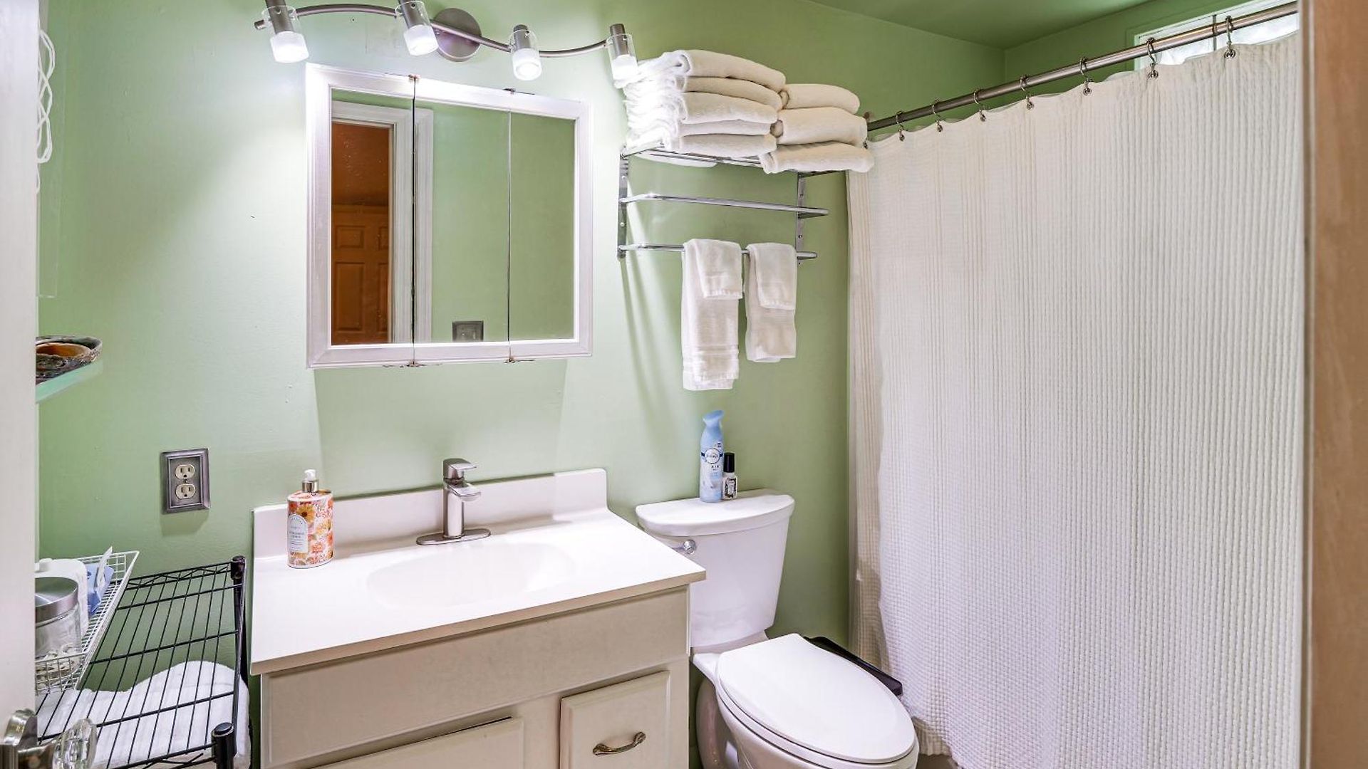 Spacious Retreat W/ Yard: Wfh Friendly! *