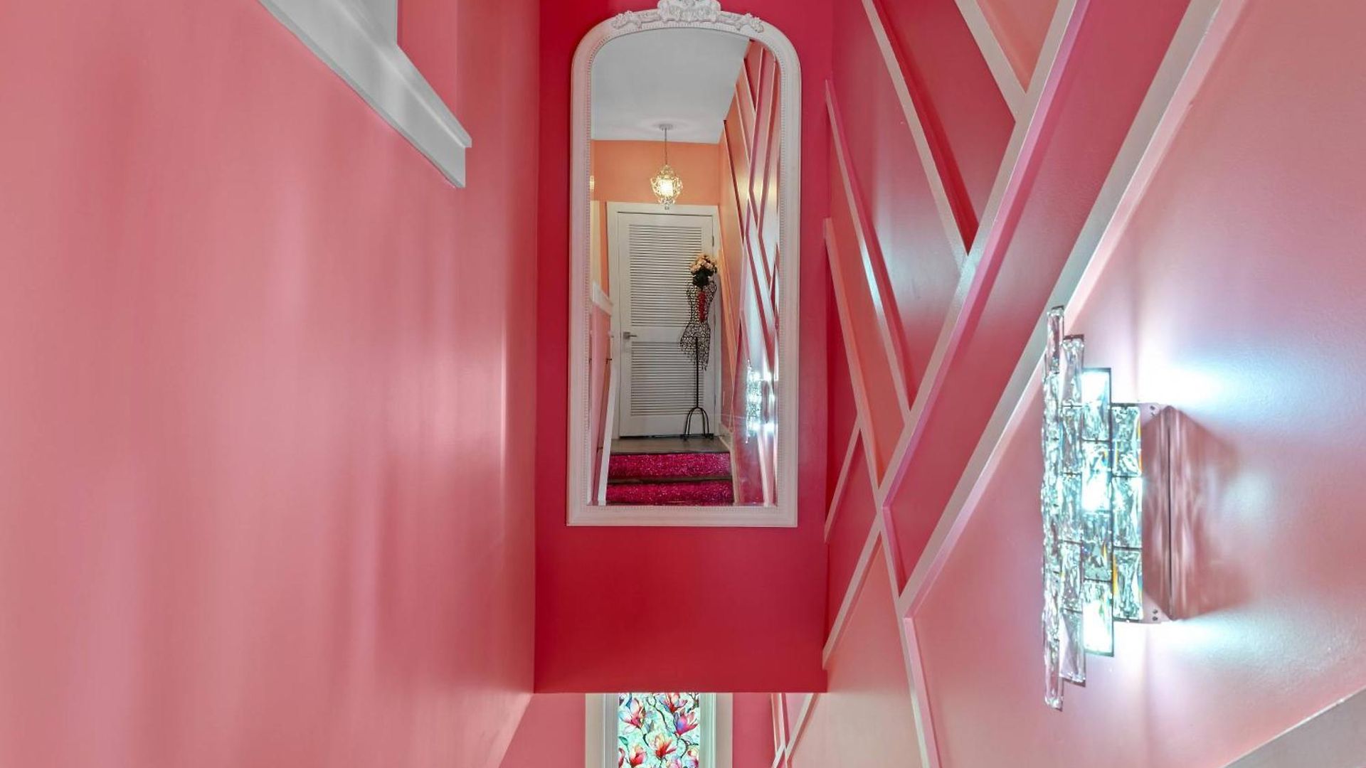 Apartment Pink Honky-tonk Karaoke Stage, Pink Glam & Bar Nashville