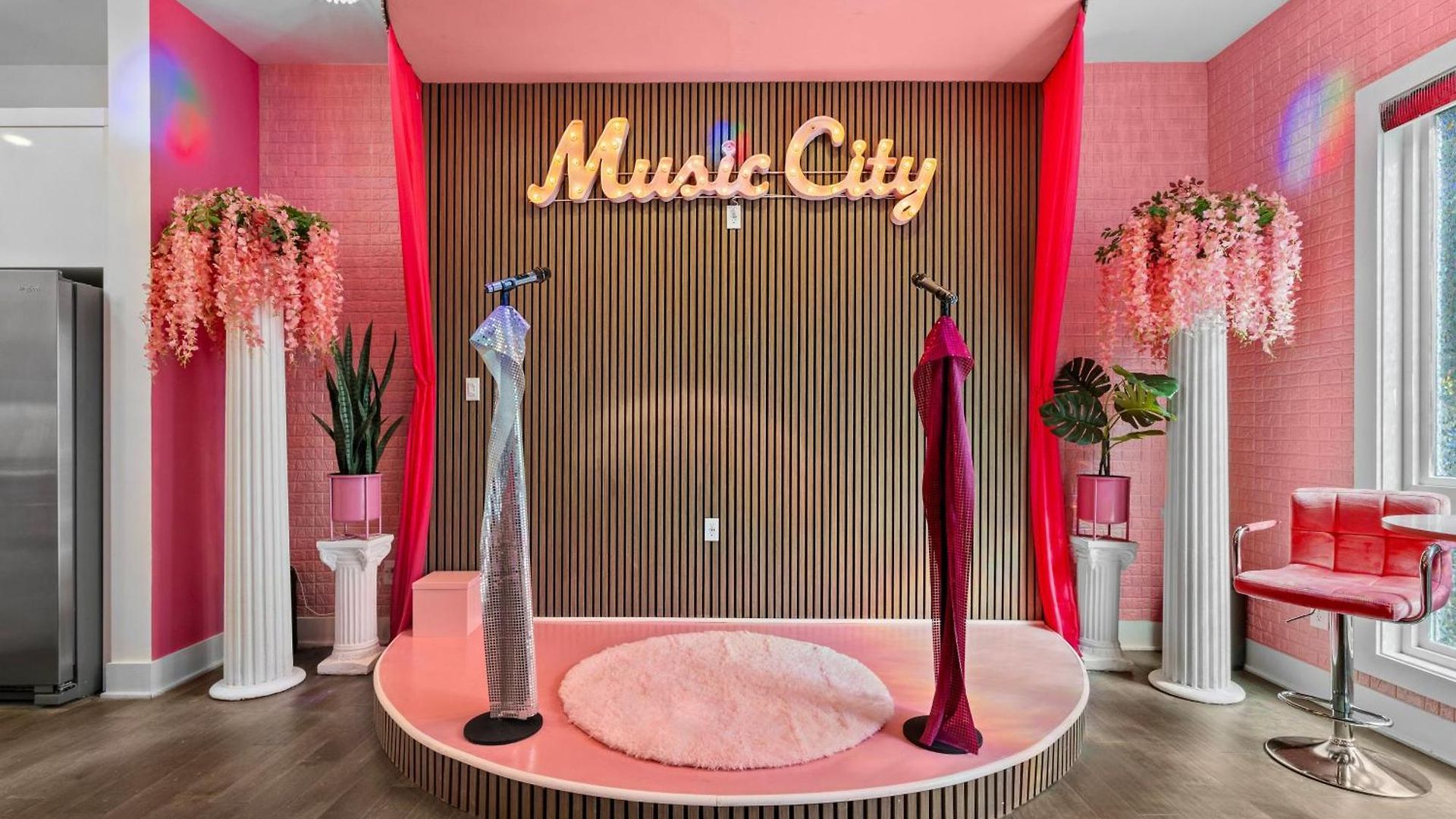 Apartment Pink Honky-tonk Karaoke Stage, Pink Glam & Bar