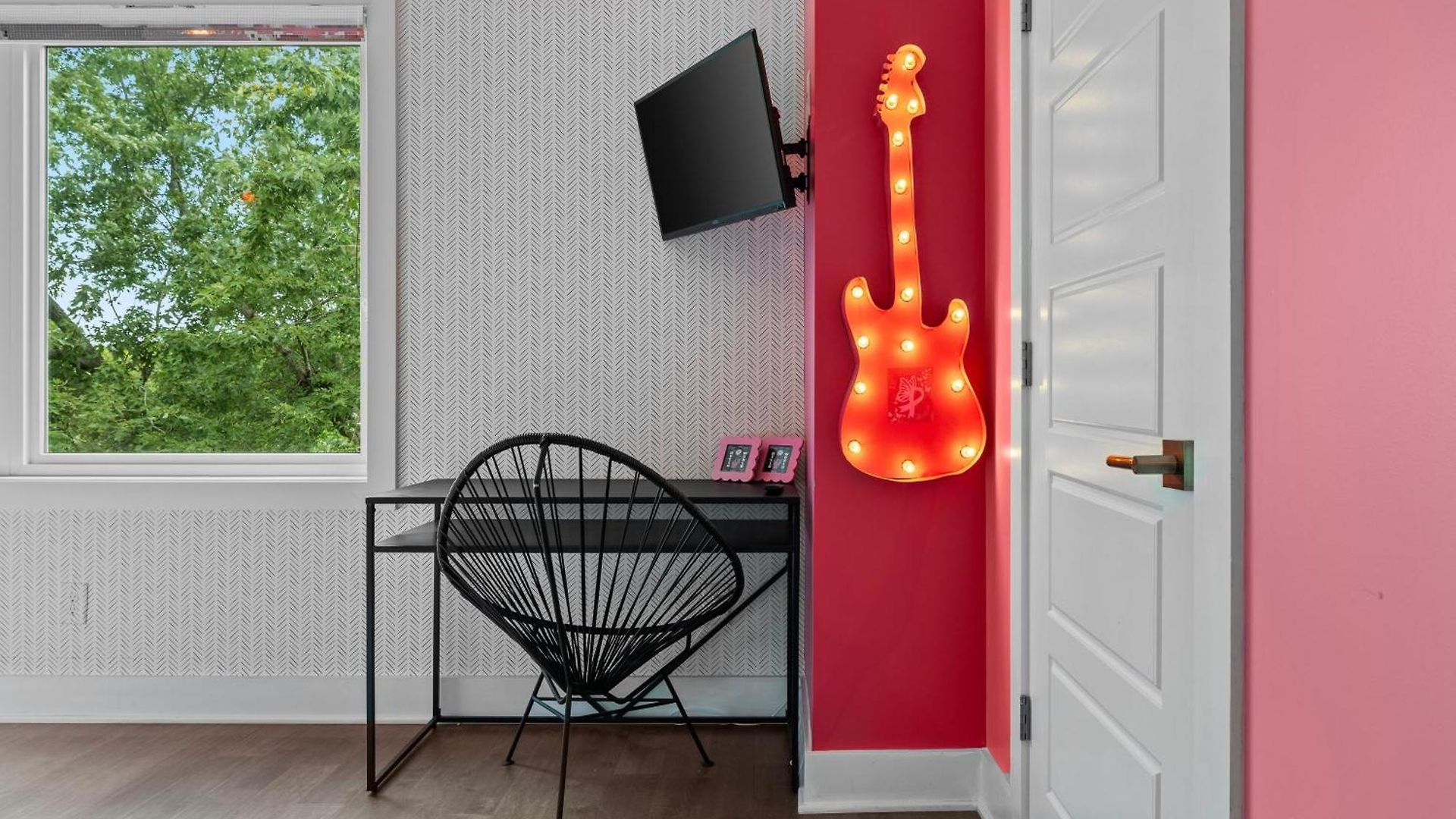 Apartment Pink Honky-tonk Karaoke Stage, Pink Glam & Bar Nashville