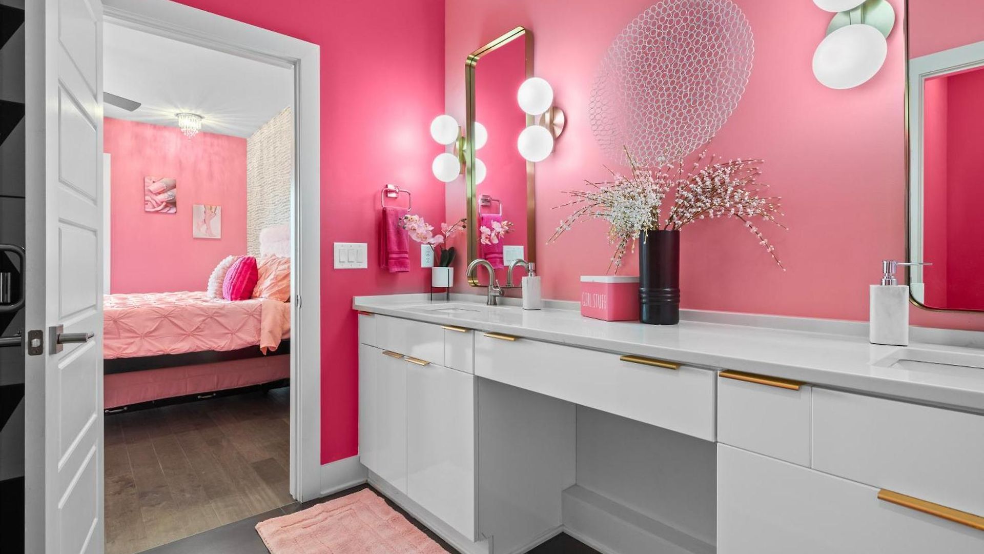 Apartment Pink Honky-tonk Karaoke Stage, Pink Glam & Bar