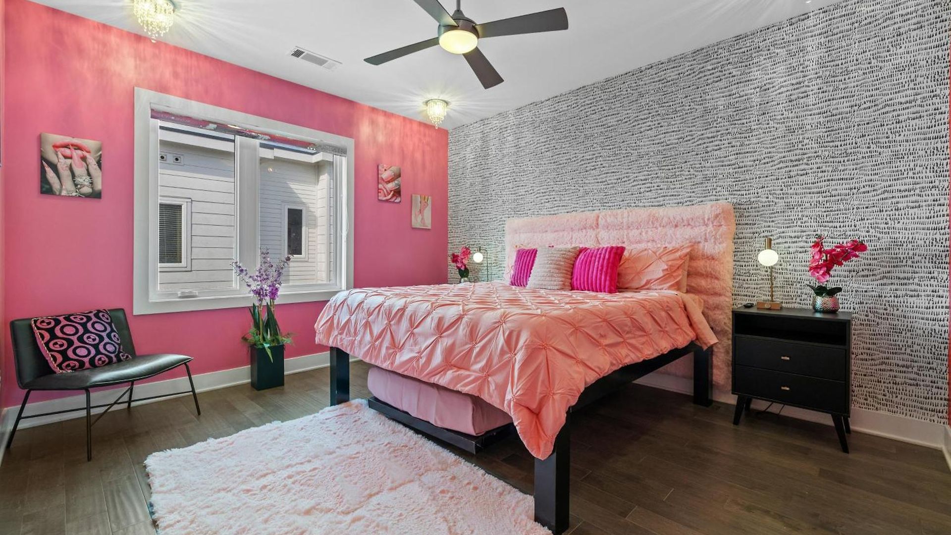 Apartment Pink Honky-tonk Karaoke Stage, Pink Glam & Bar *