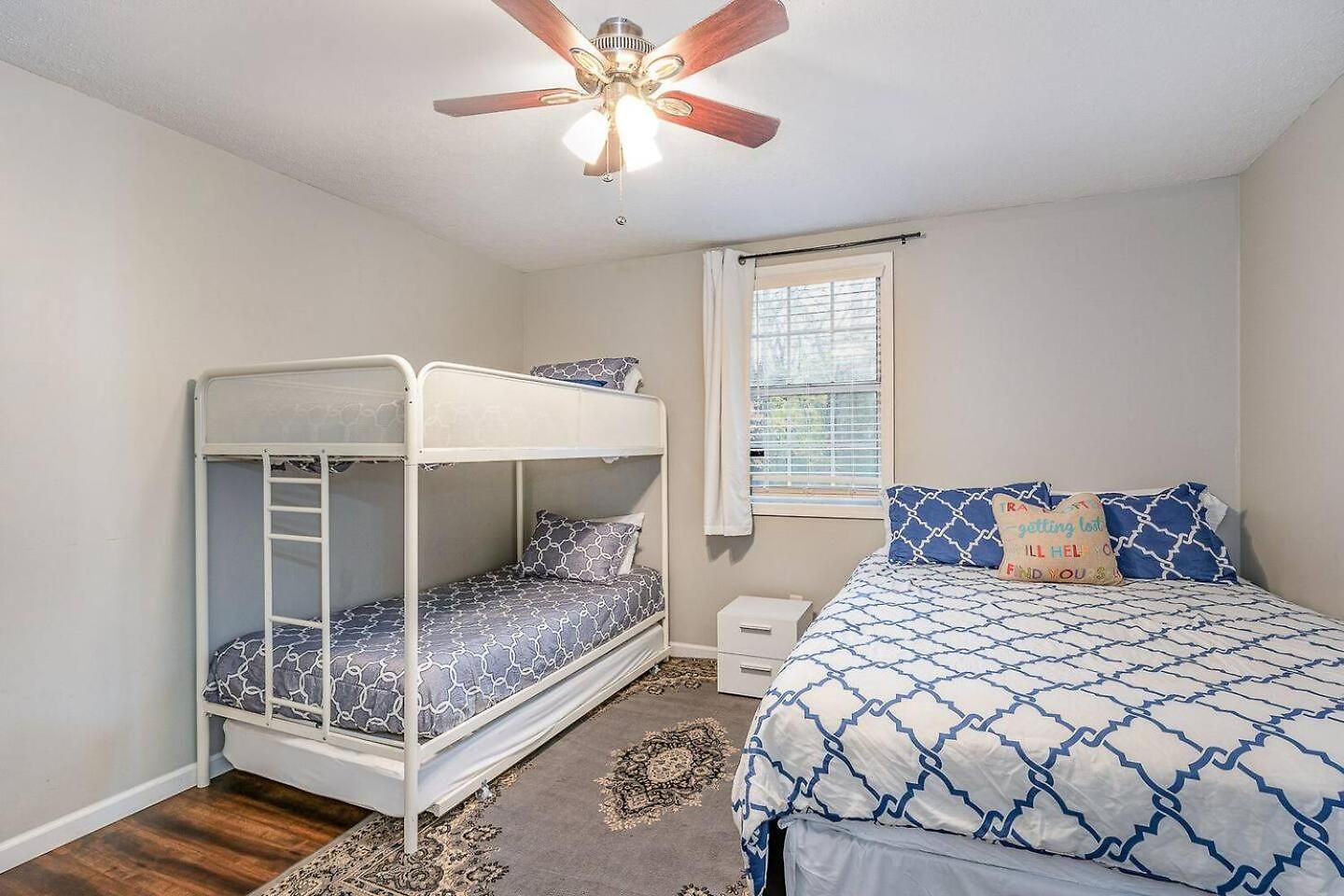 2 Units, Sleeps 16, Mins To Downtown - Airport *