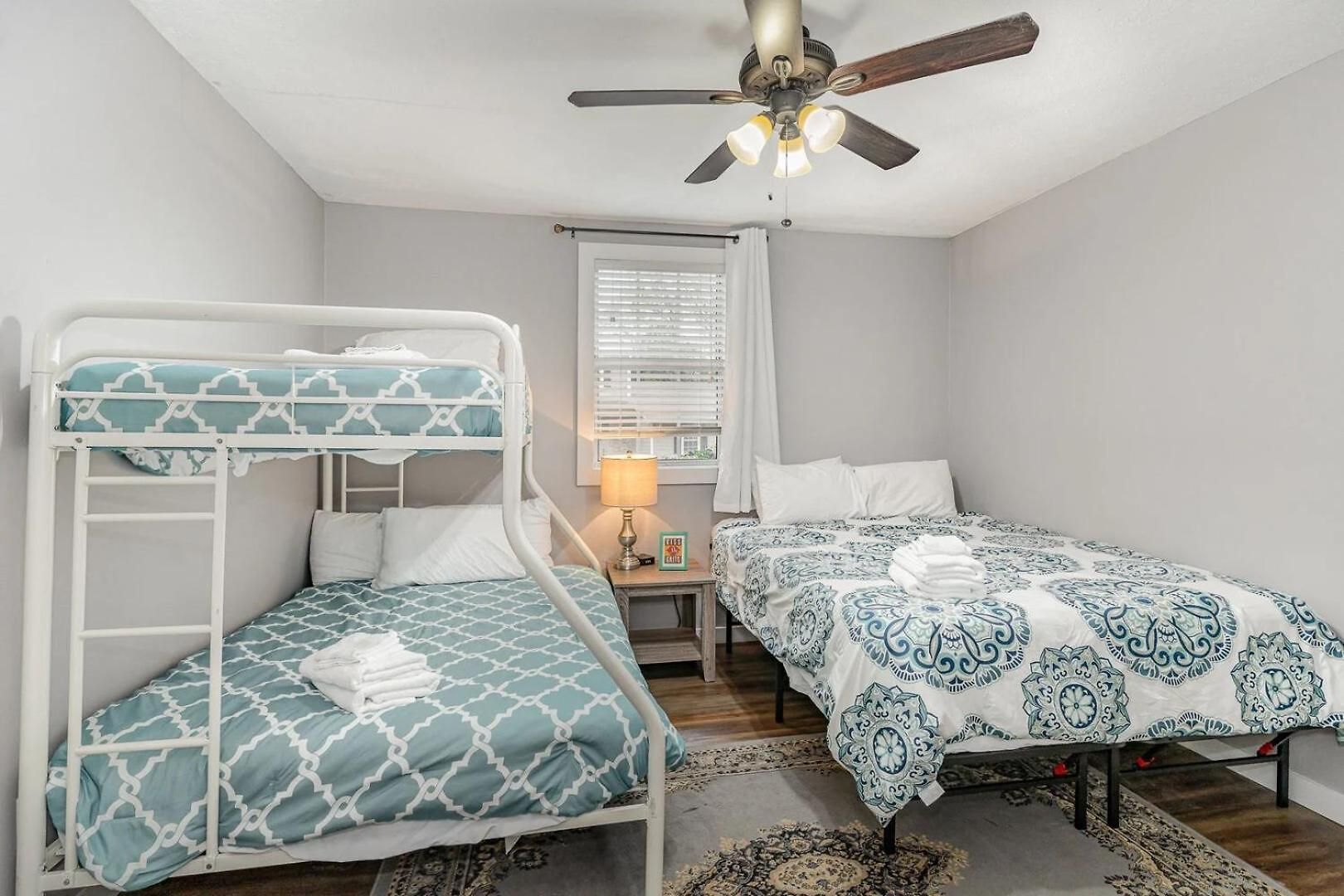 Apartment 2 Units, Sleeps 16, Mins To Downtown - Airport Nashville