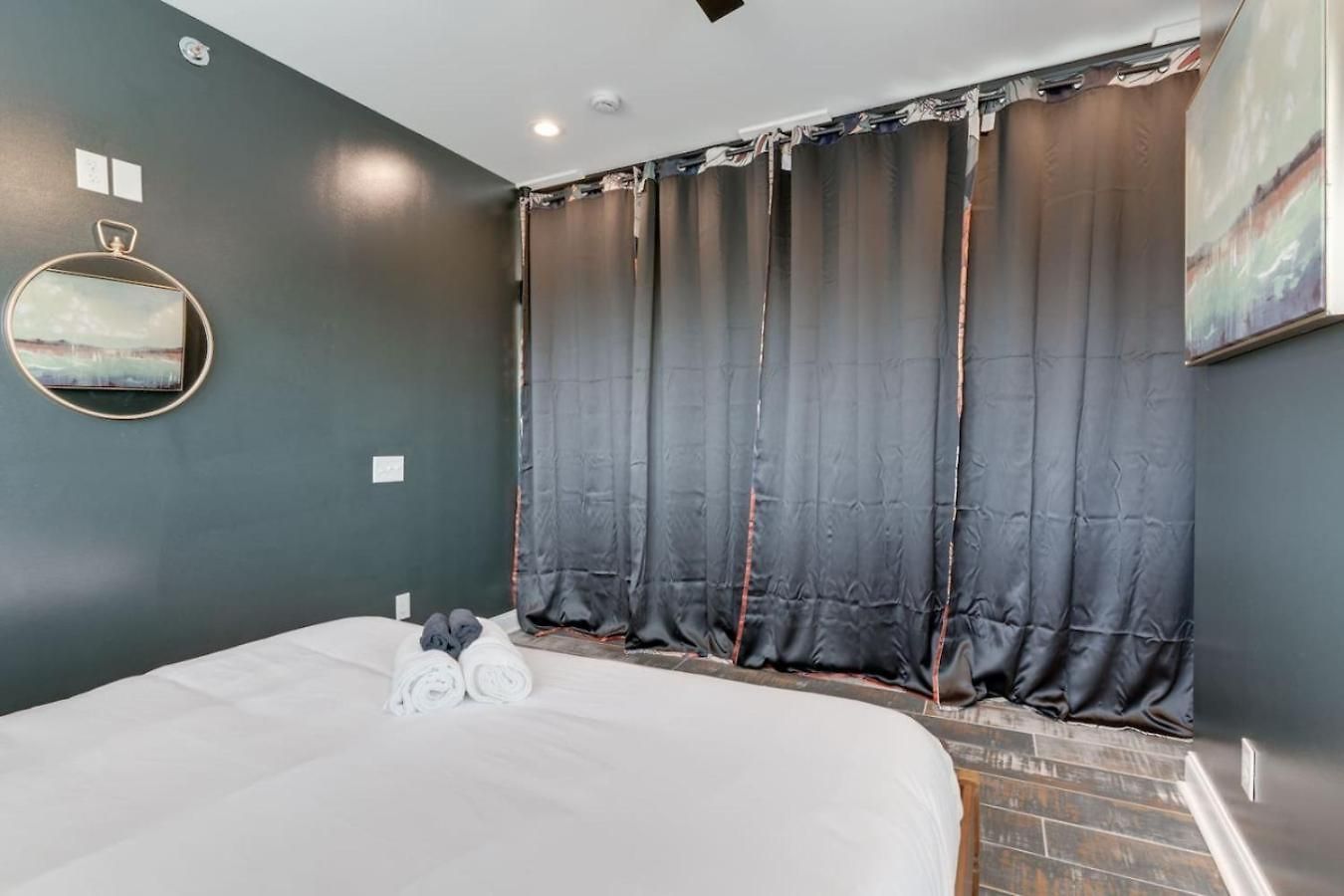 Apartment Modern Getaway Near Vandy *