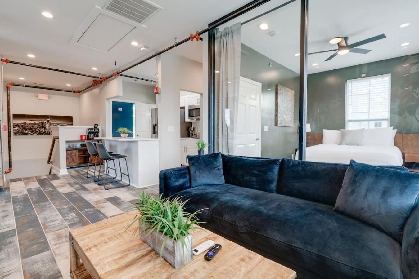 Apartment Modern Getaway Near Vandy *