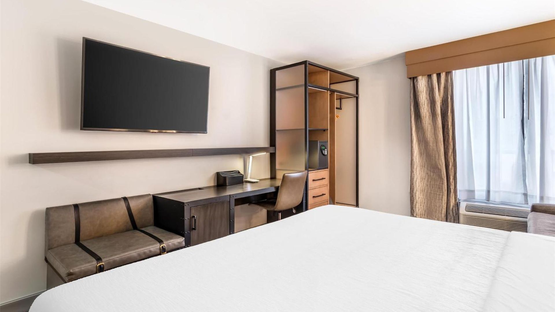 Western Downtown Music Row Hotel 3*
