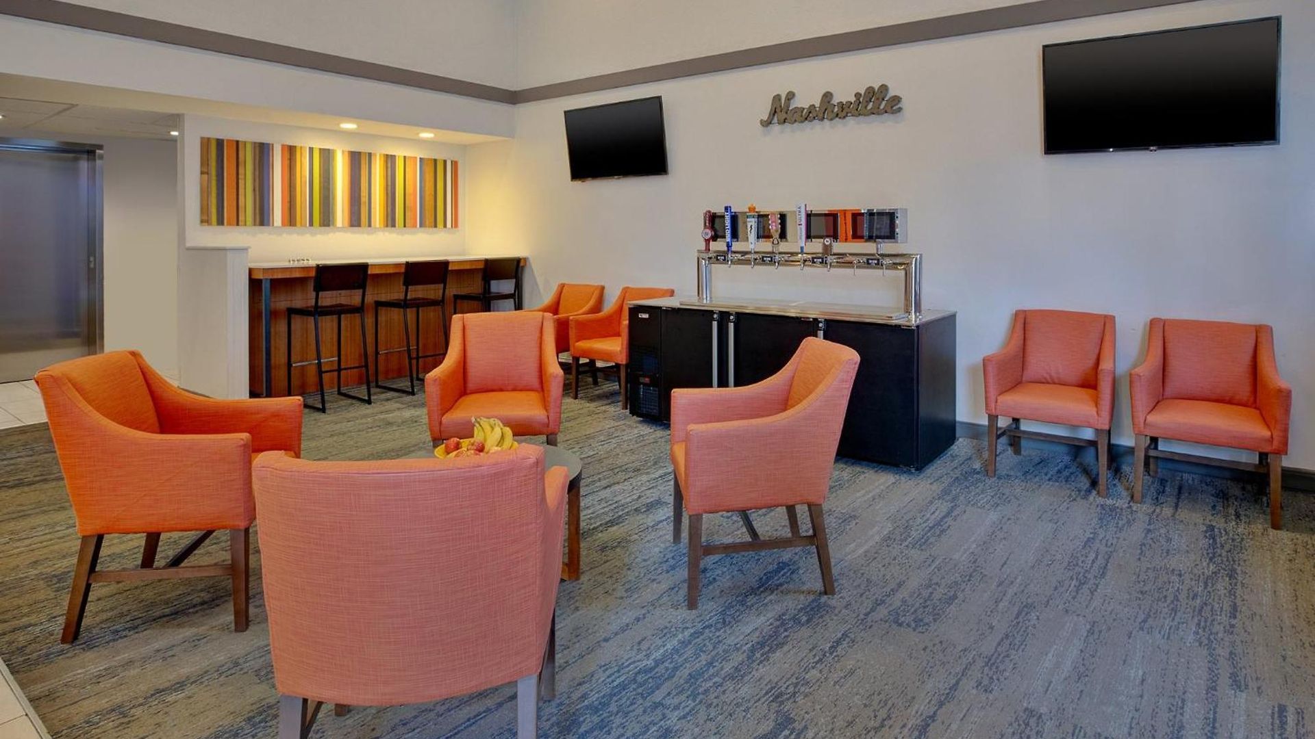 Express Airport By Ihg Hotel 3*