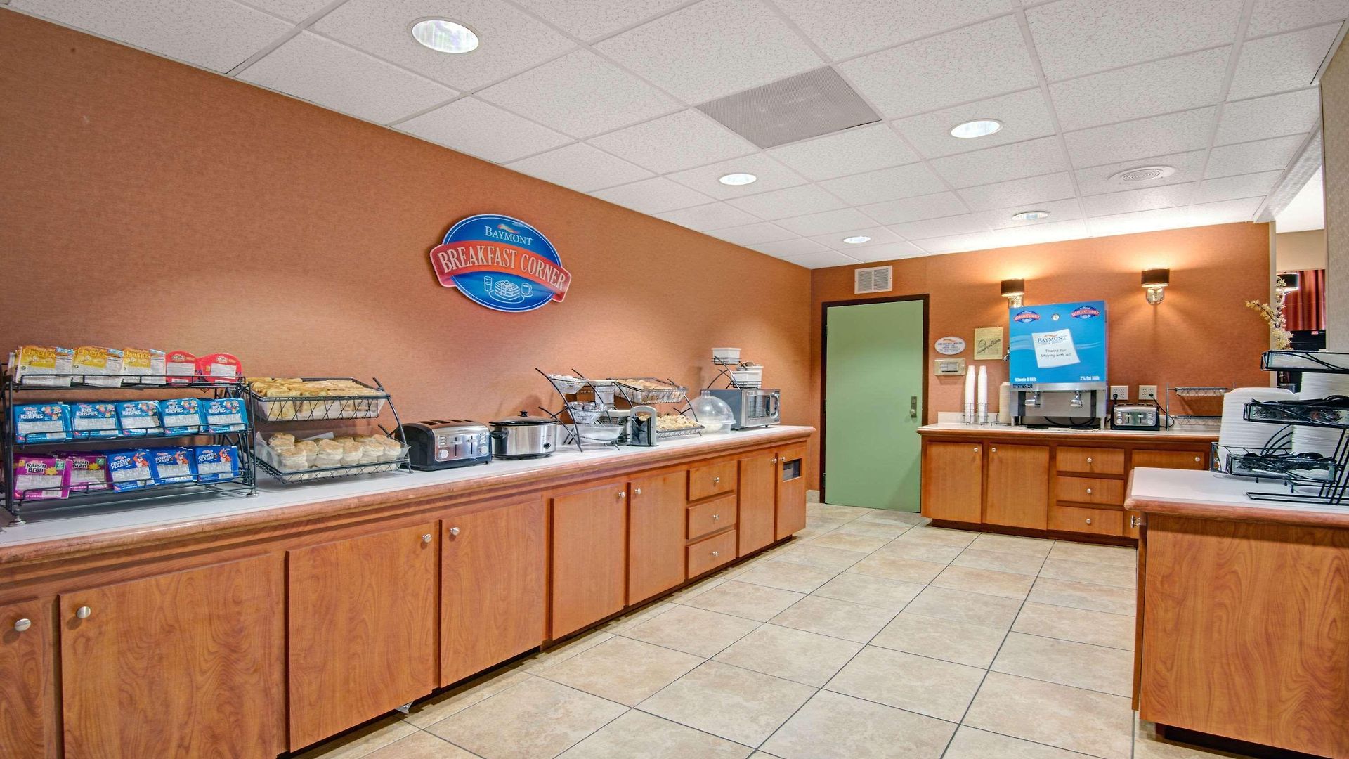 Baymont By Wyndham Airport Hotel 2*