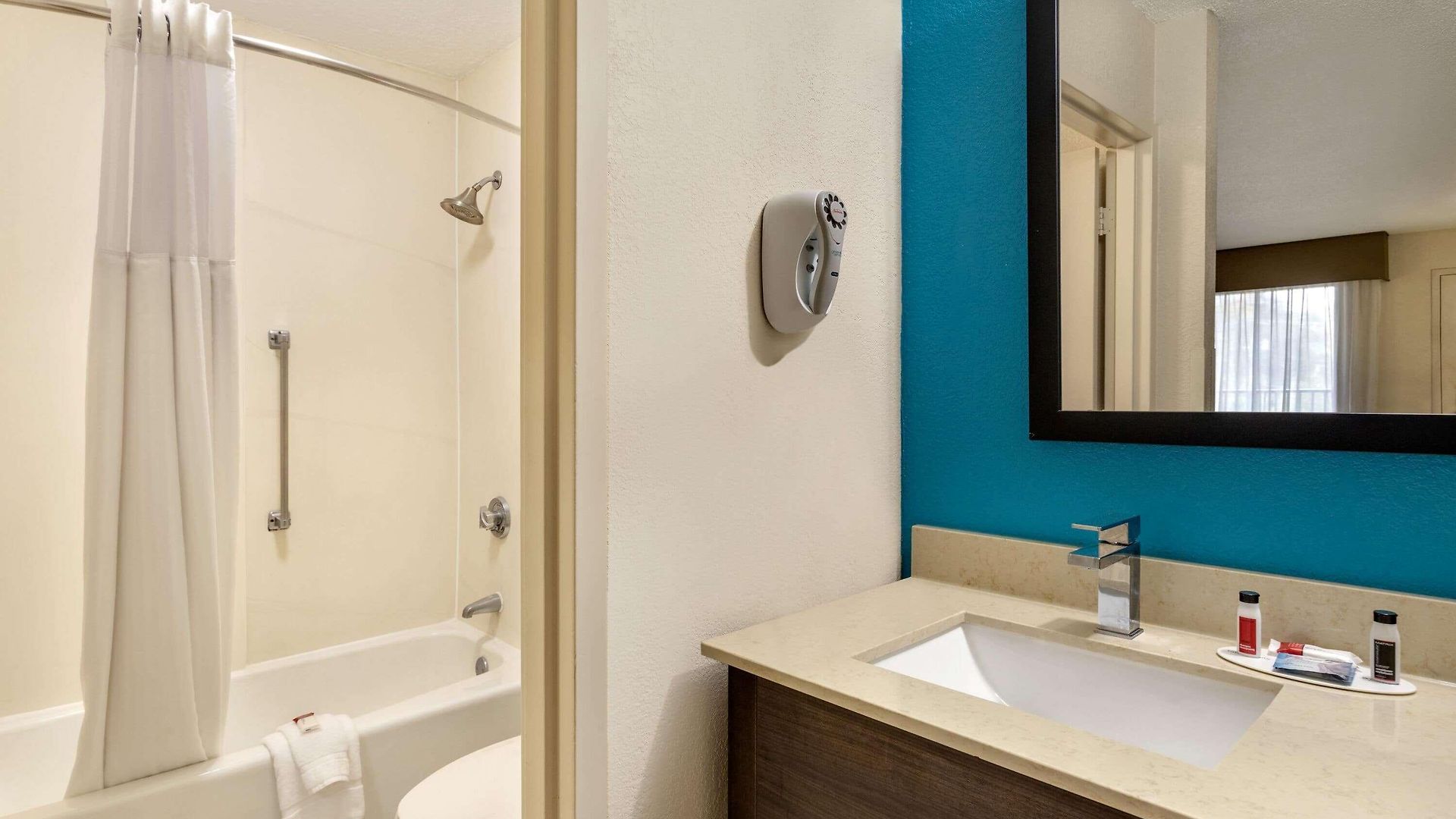 Baymont By Wyndham Airport Hotel 2*