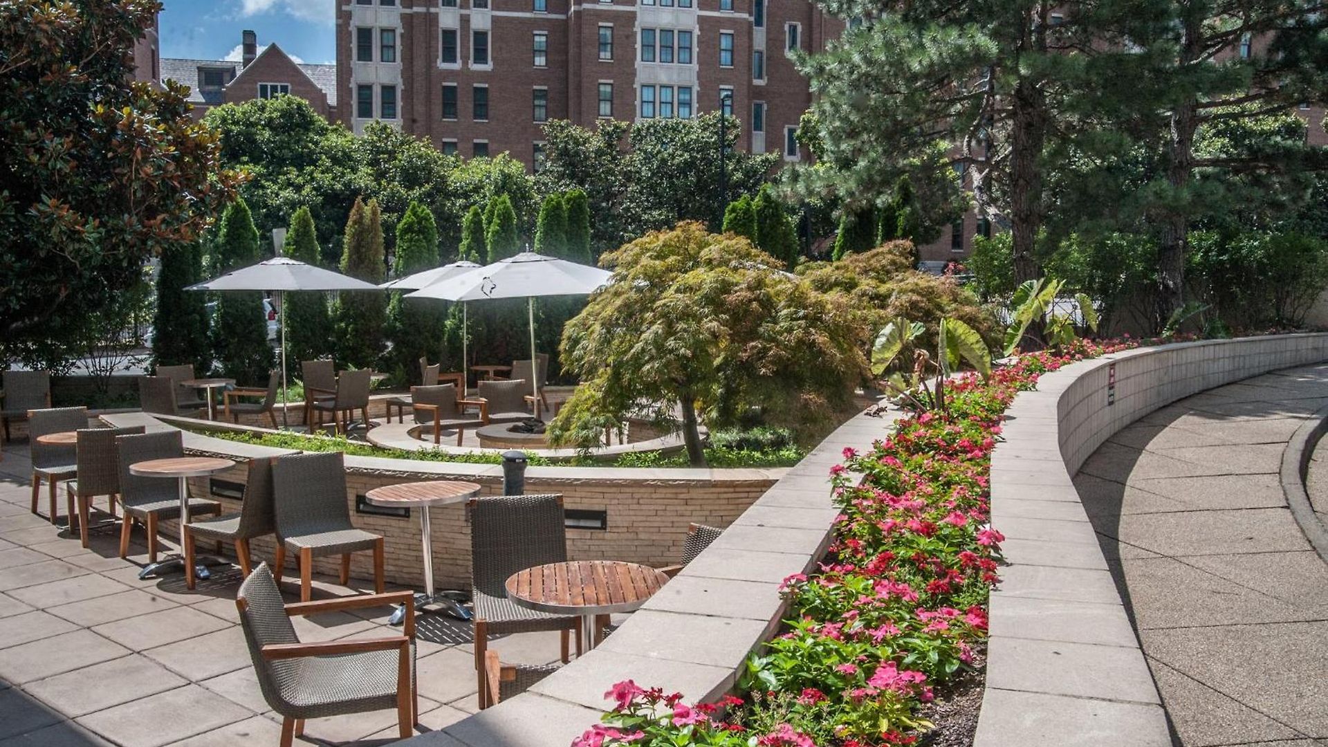 Loews At Vanderbilt Plaza 4*