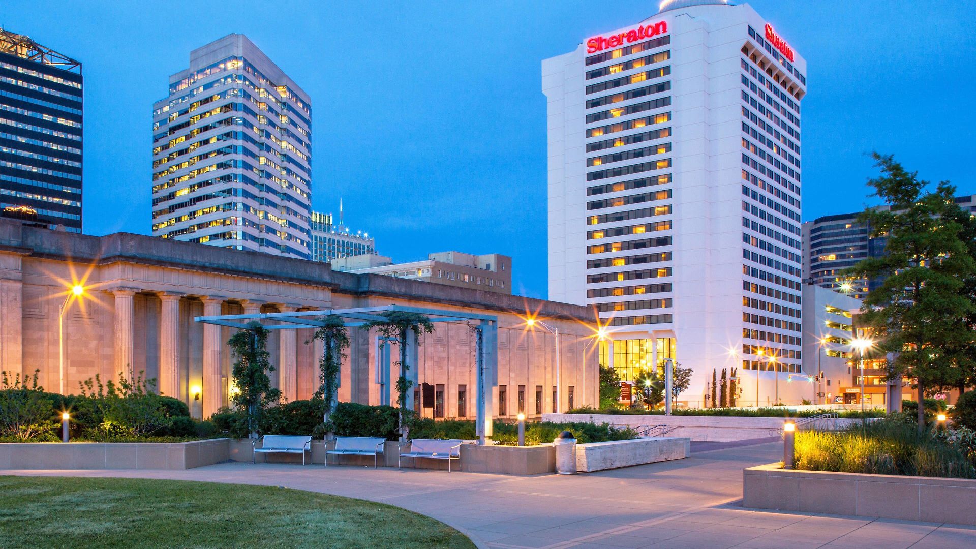 Sheraton Grand Downtown Hotel 4*