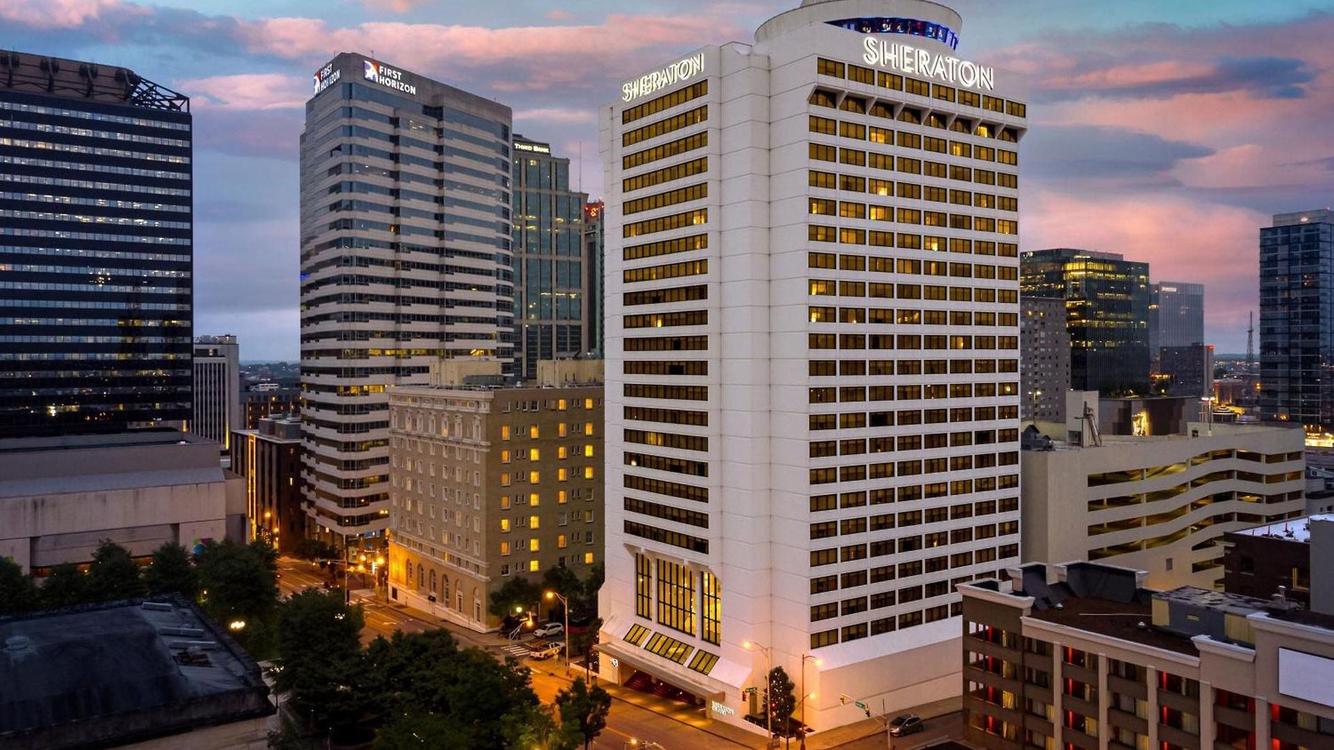 Sheraton Grand Downtown 4*