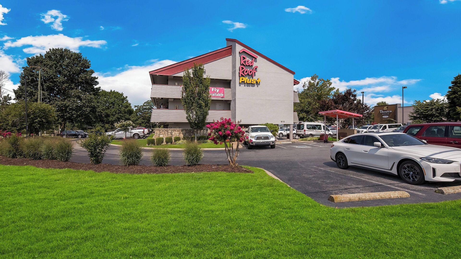 Hotel Red Roof Plus+ Airport 3*