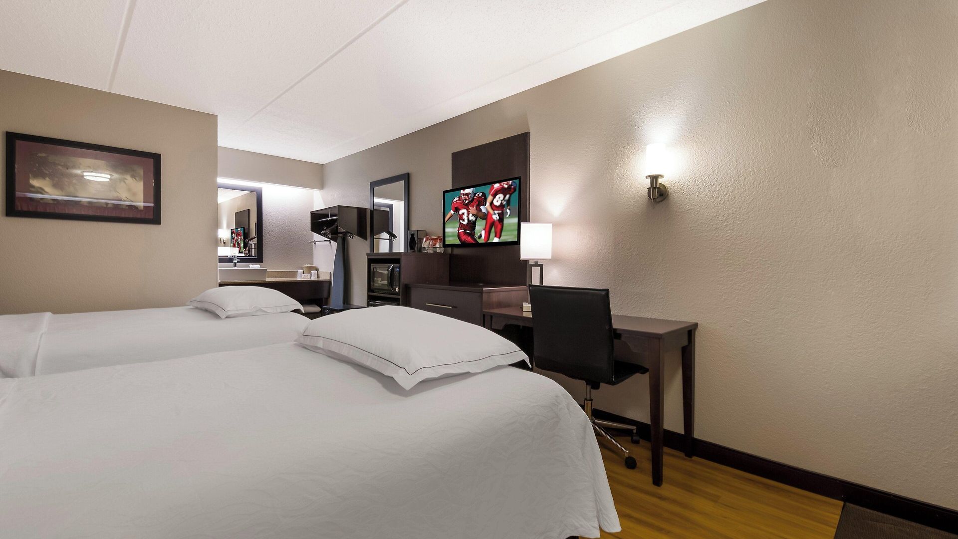 Red Roof Plus+ Airport Hotel 3*