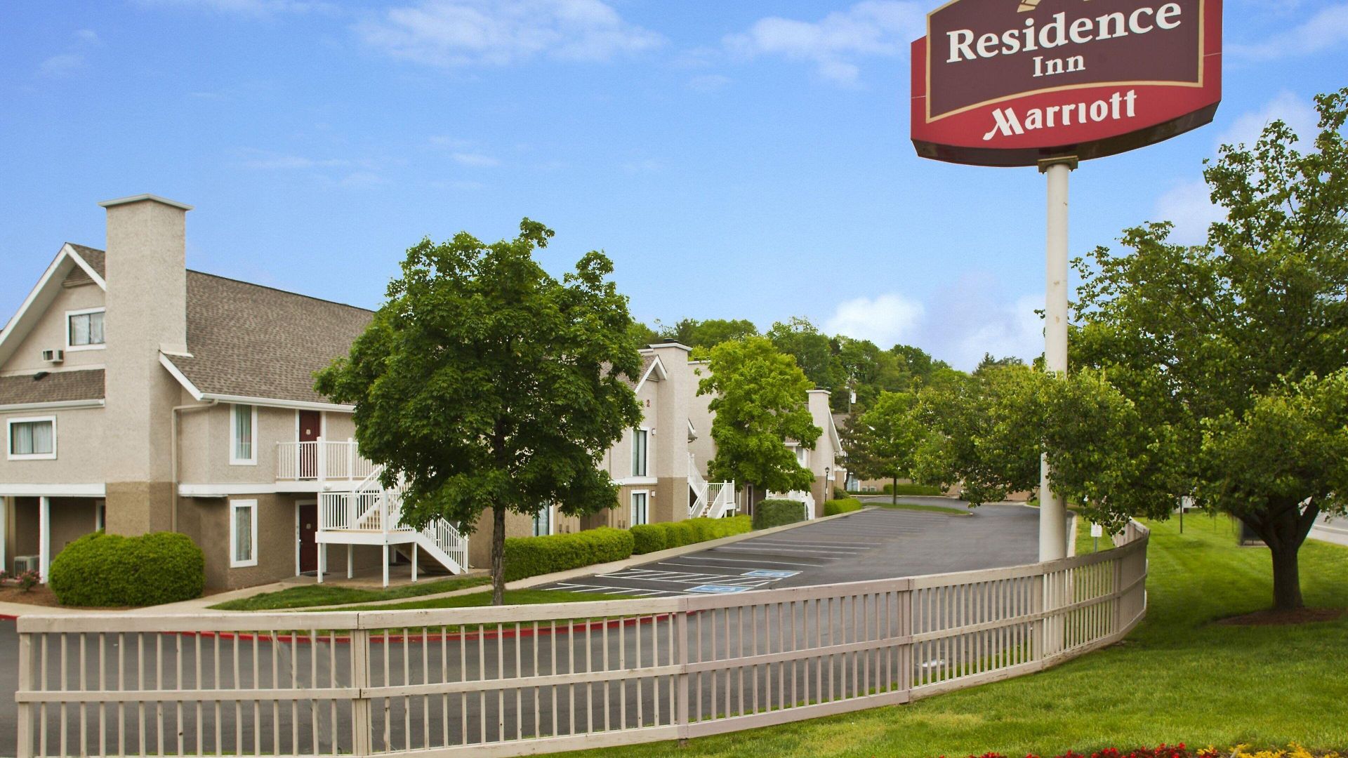By Marriott Airport Hotel Nashville