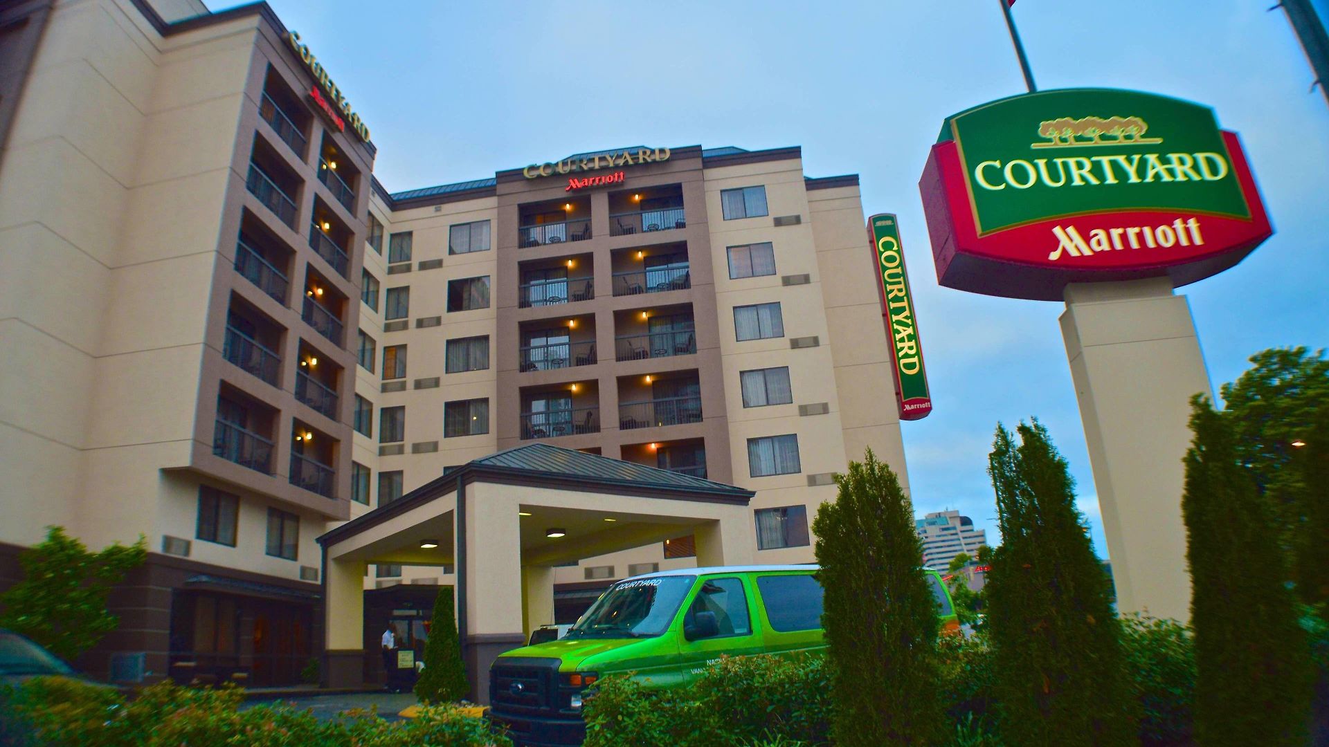 Courtyard By Marriott Vanderbilt West End Hotel