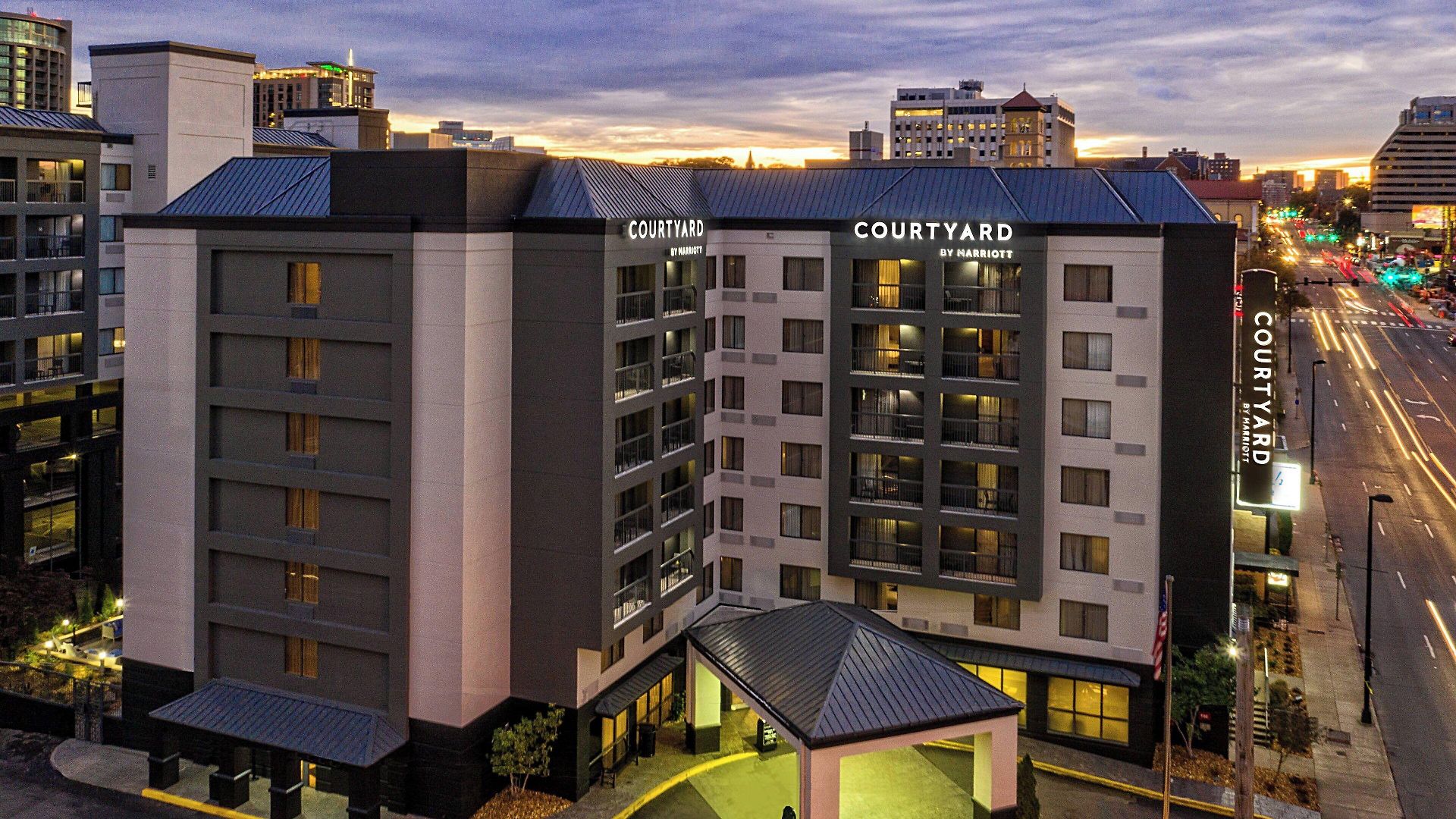 Courtyard By Marriott Vanderbilt West End Hotel 3*