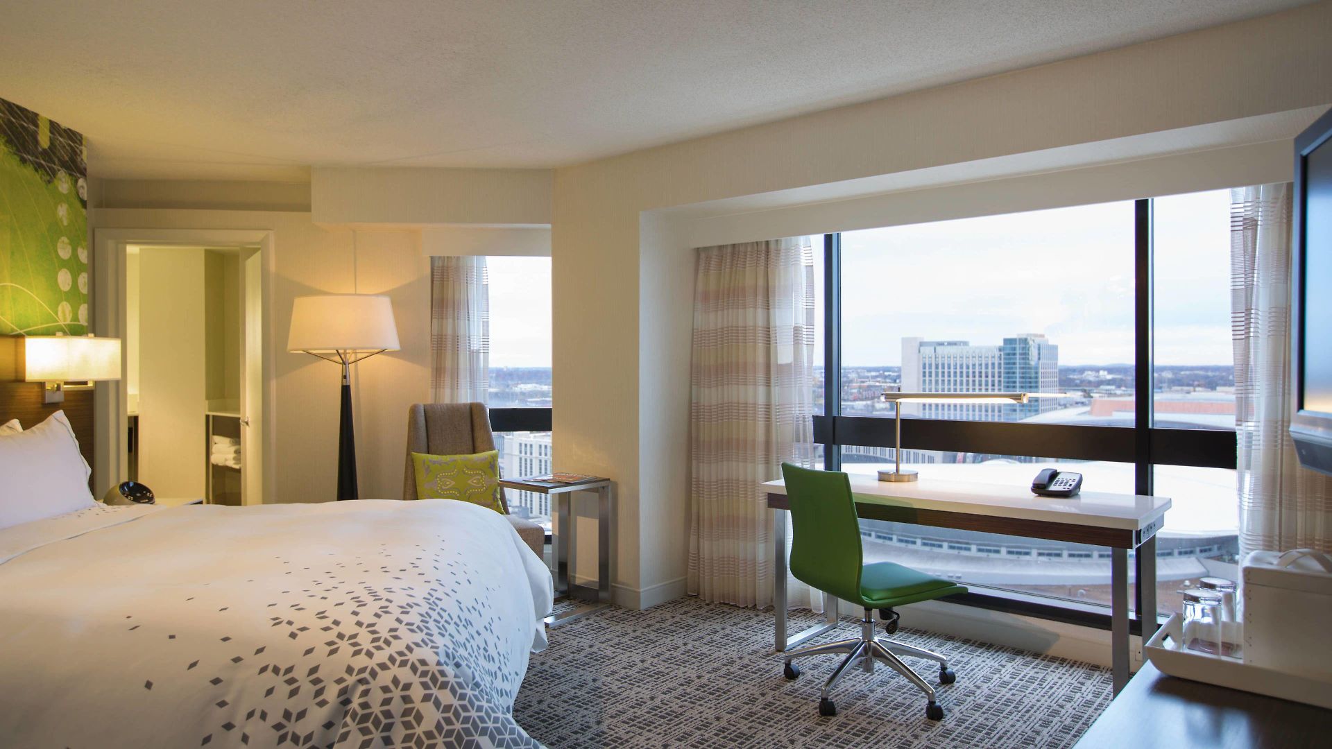 Renaissance Hotel 5*