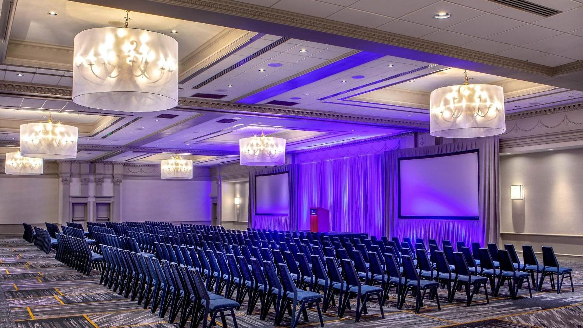 Hotel Sheraton Music Airport 4*