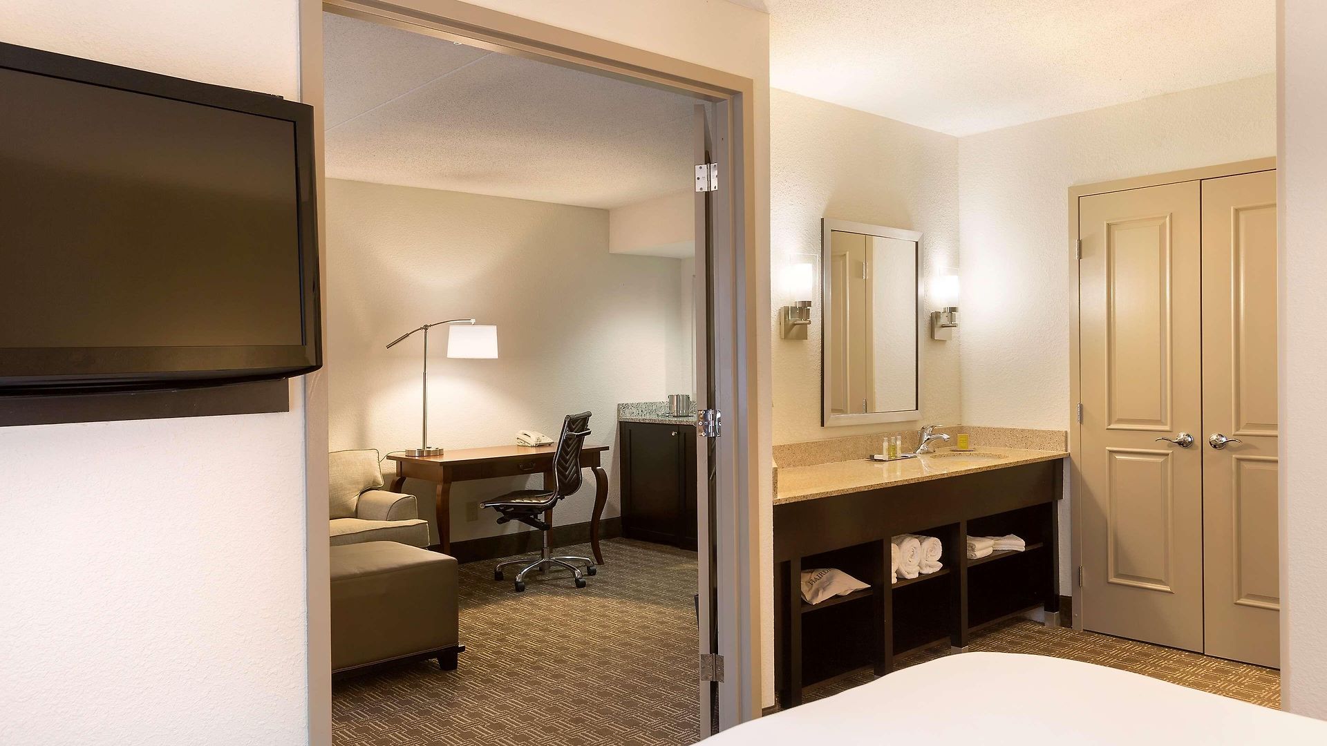 Doubletree By Hilton Airport 3*