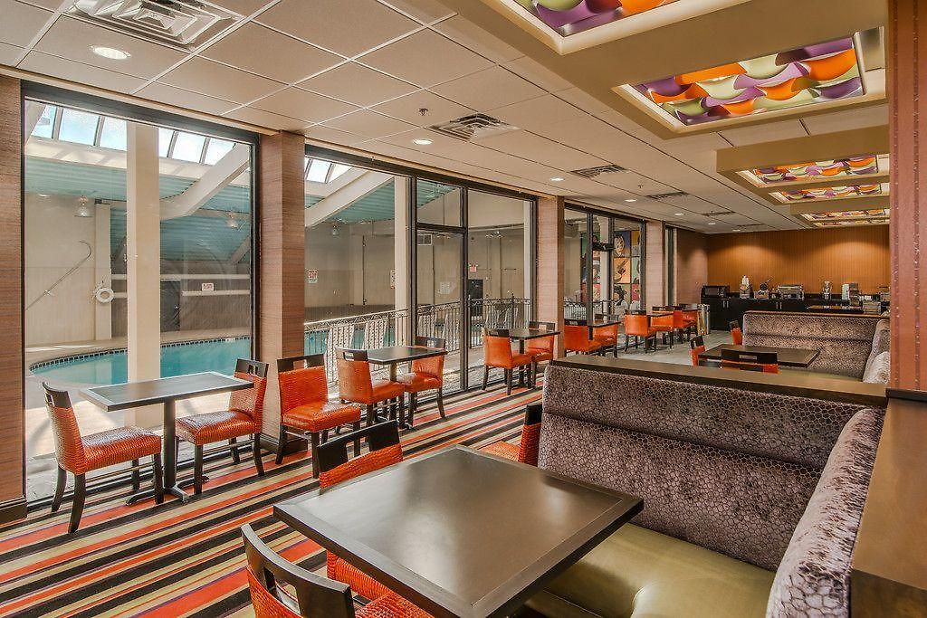 Hotel Downtown - Stadium By Ihg