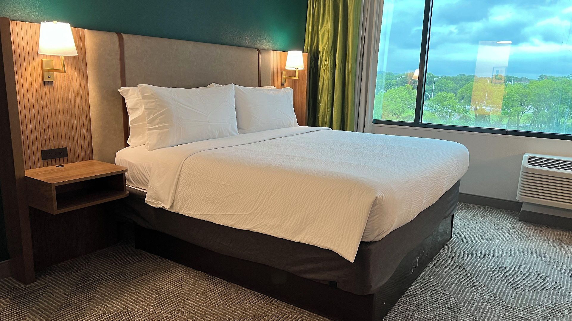 Hotel Downtown - Stadium By Ihg