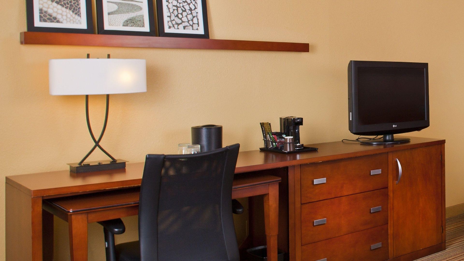 Hotel Courtyard By Marriott Airport 3*