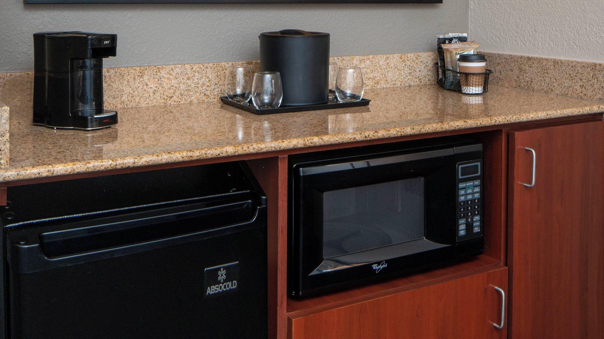 Courtyard By Marriott Airport Hotel Nashville
